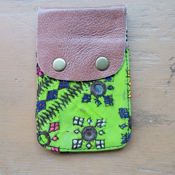 🌎👽 Free People Boho Embroidered Repurposed vtg banjara hippie Wallet card case - Picture 9 of 16